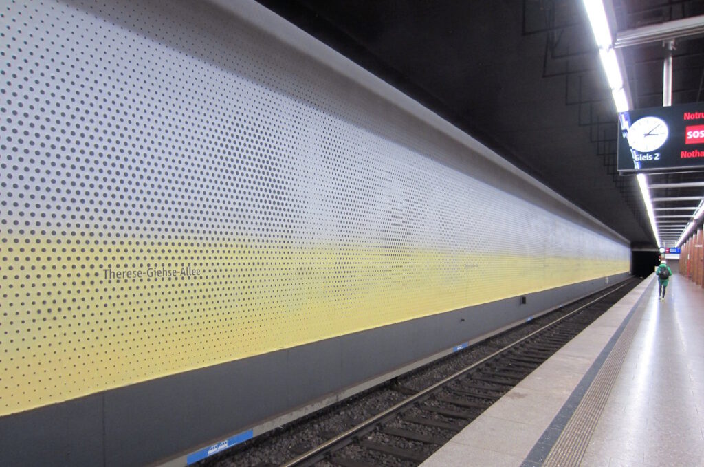 U-Bahn Neuperlach Therese-Giehse-Allee