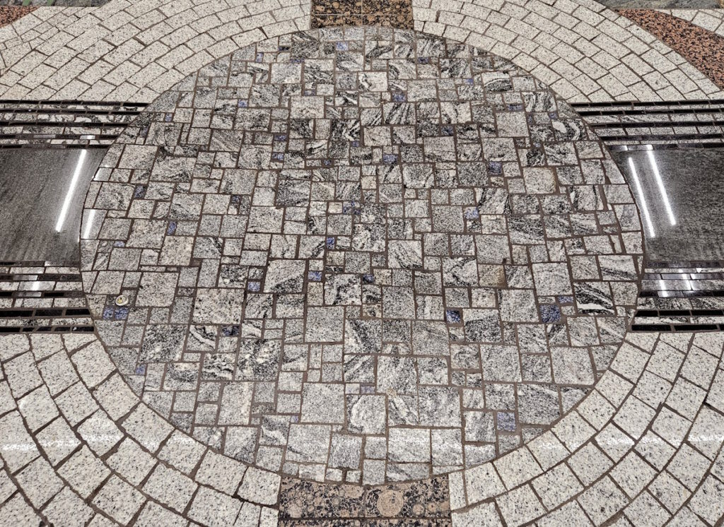 Haderner Stern: Bodenmosaik von Ricarda Dietz