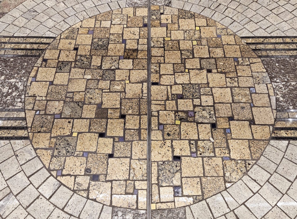 Haderner Stern: Bodenmosaik von Ricarda Dietz
