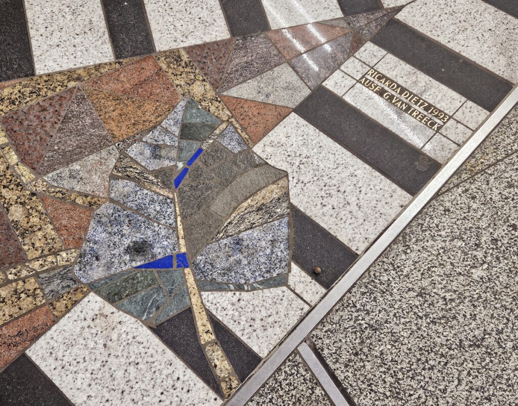 Haderner Stern: Bodenmosaik von Ricarda Dietz