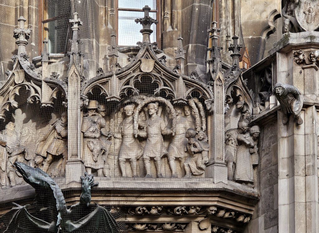 Schäfflertanz am Wurmeck des Neuen Rathauses