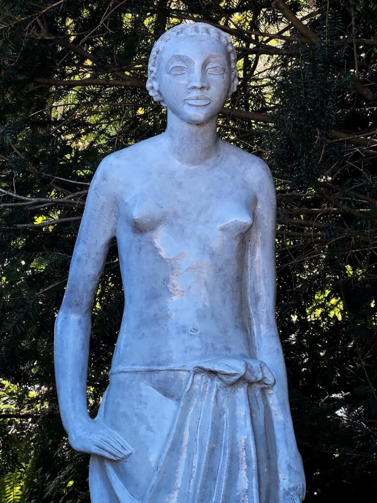 Mädchen-Statue