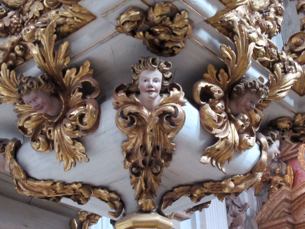 Michaelskirche. Kanzel
