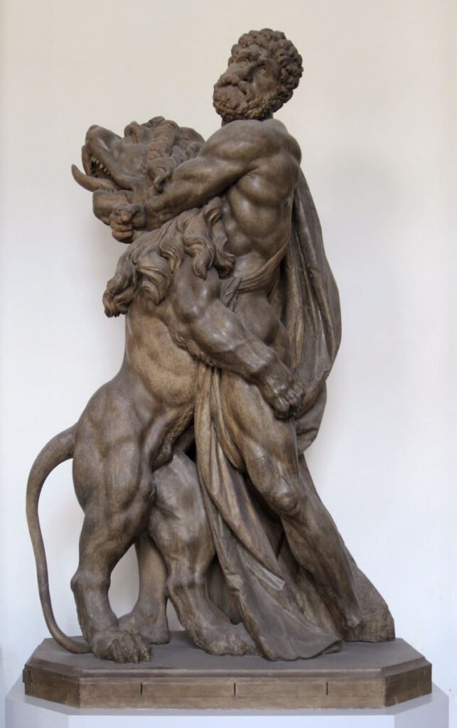Skulptur am Eingang des Residenz-Museums in München