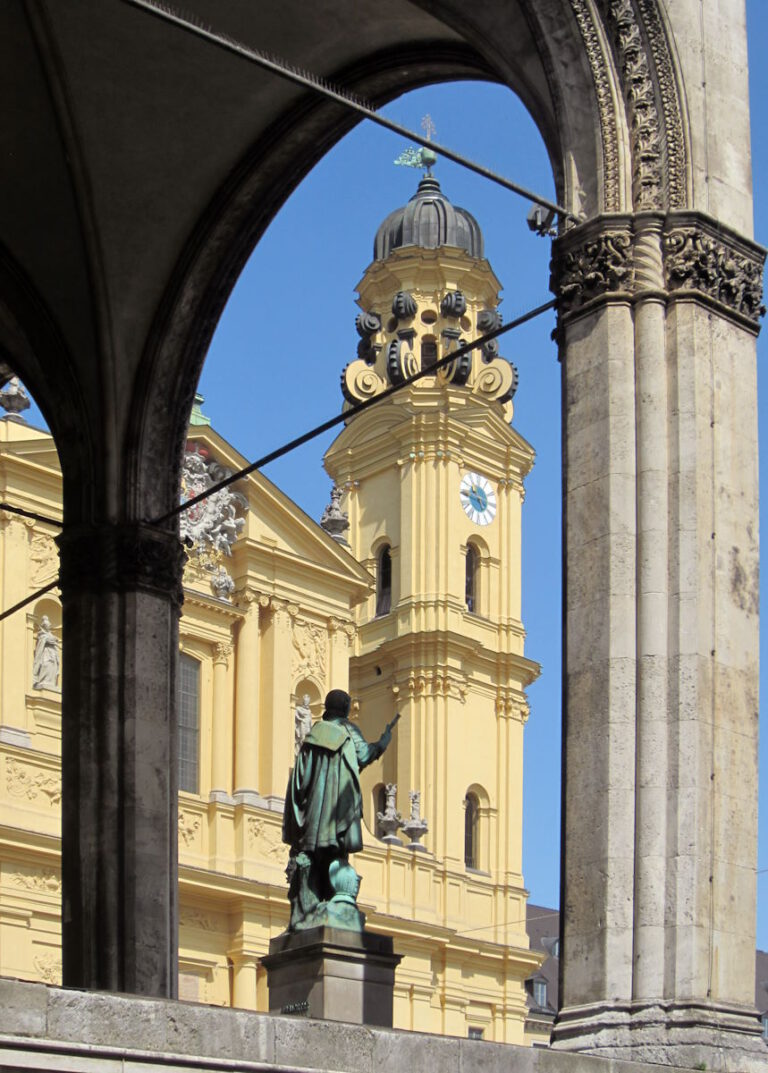 theatinerkirche-bei-uns-in-m-nchen