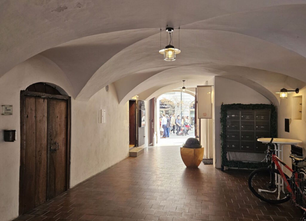 Durchgang im Asamhaus