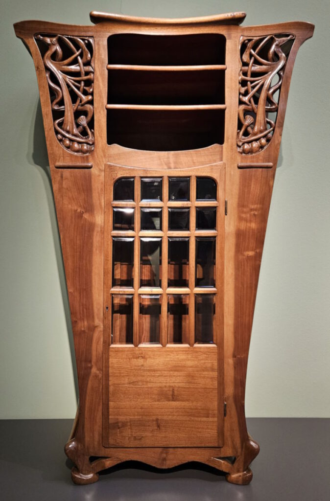 Bernhard Pankok: Pfeilerschrank