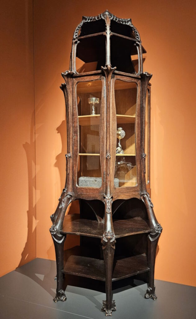 Bernhard Pankok: Vitrinenschrank