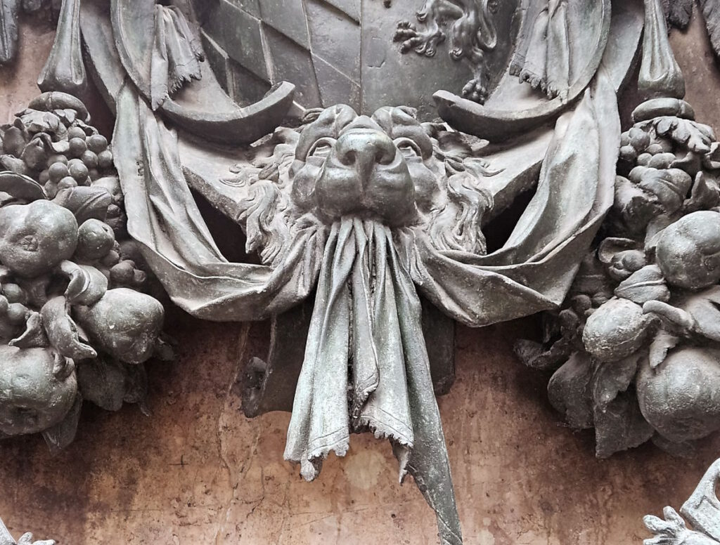 St. Michael: Wappenschild
