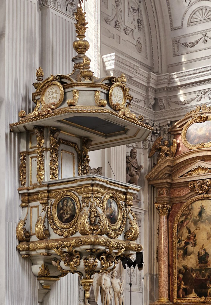 Michaelskirche München: Kanzel