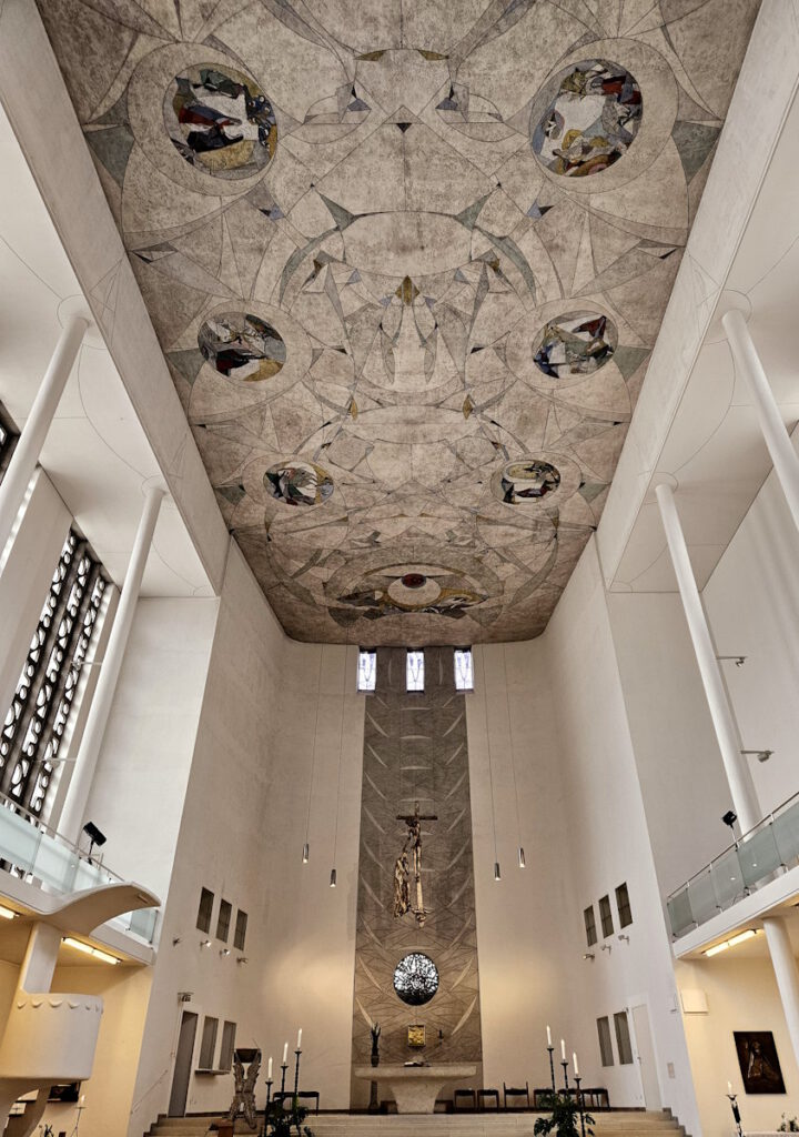 St. Jakob, München: Deckenfresko von Bill Nagel