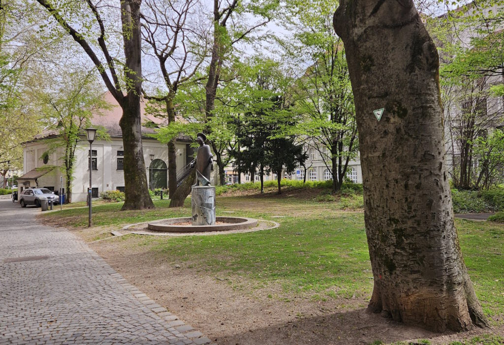 Floriansbrunnen, Marionettentheater