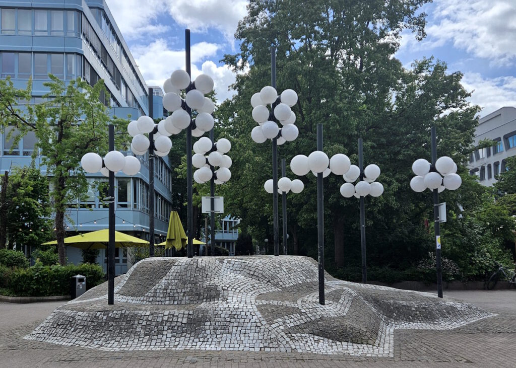 Lampen-Ensemble im Arabellapark