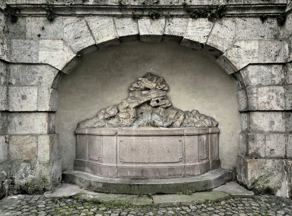 Grottenbrunnen