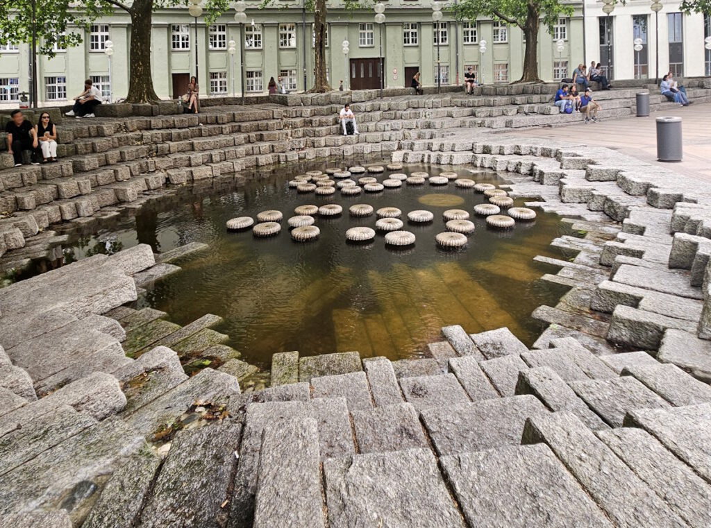 Wasserpilzbrunnen auf dem Frauenplatz im Kreuzviertel