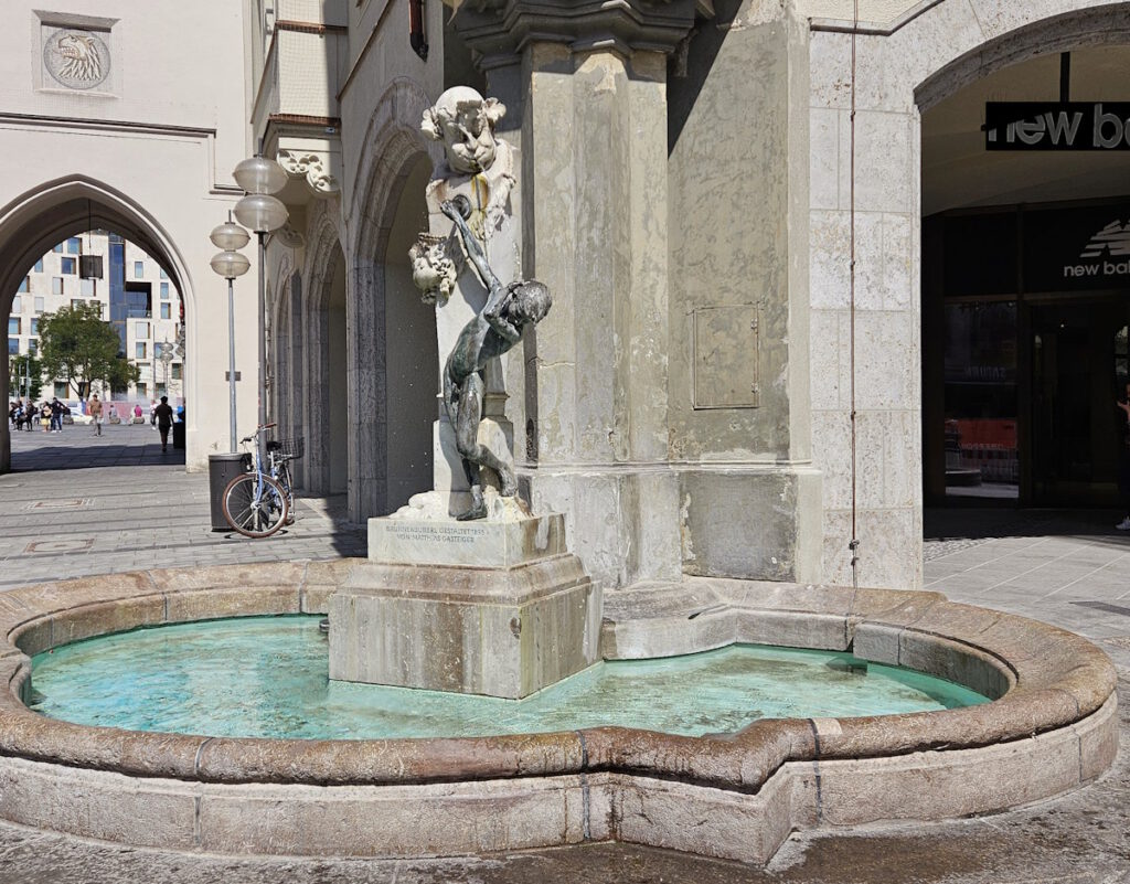 Karlstor München: Brunnenbuberl