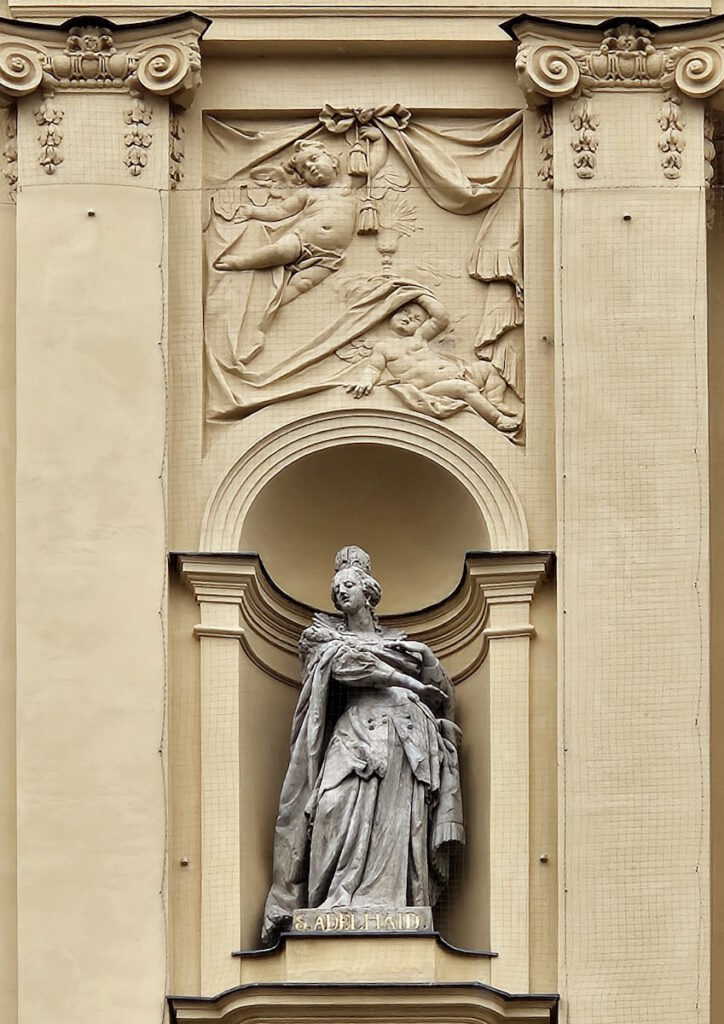 Theatinerkirche München Marmorstatue der Kurfürstin Adelheid
