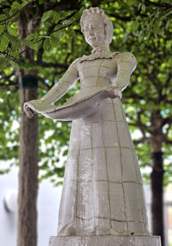Tauben-Marie im Amirahof