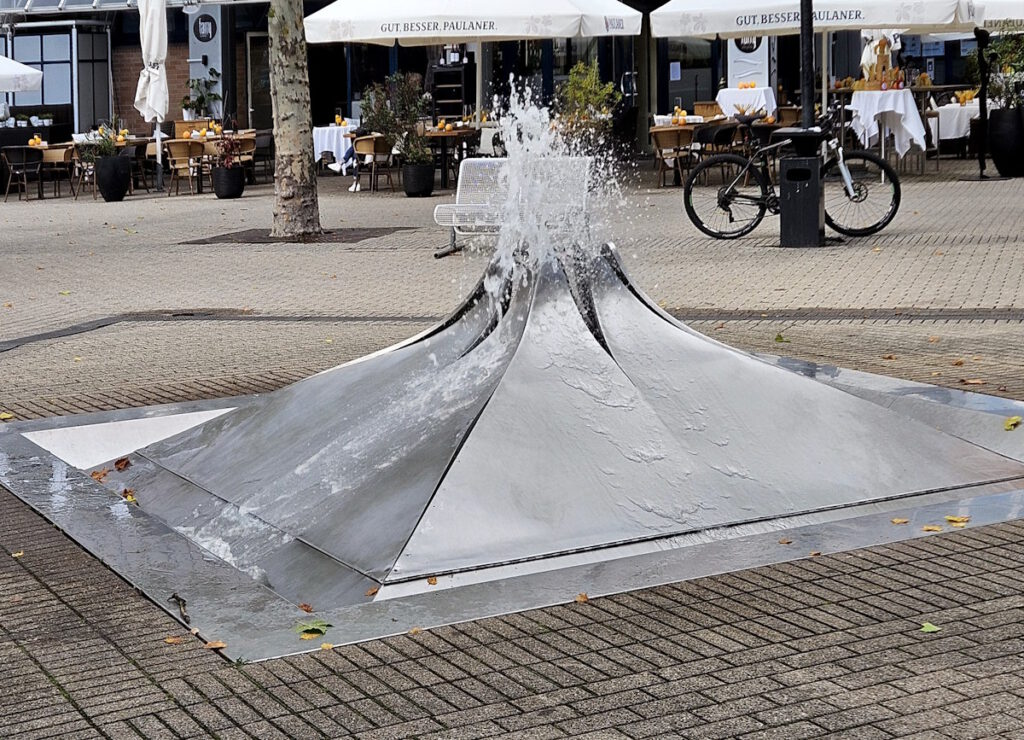 Alfred de Vivanco-Luyken: Brunnen am Rosenkavalierplatz