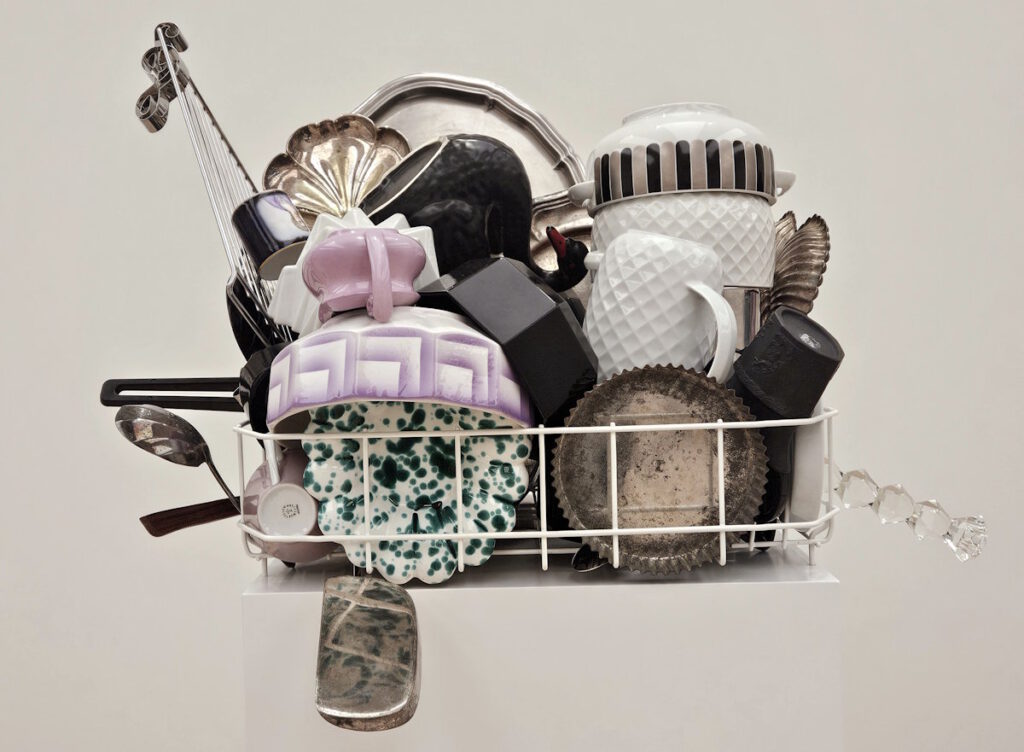 Nicole Wermers Abwaschskulptur