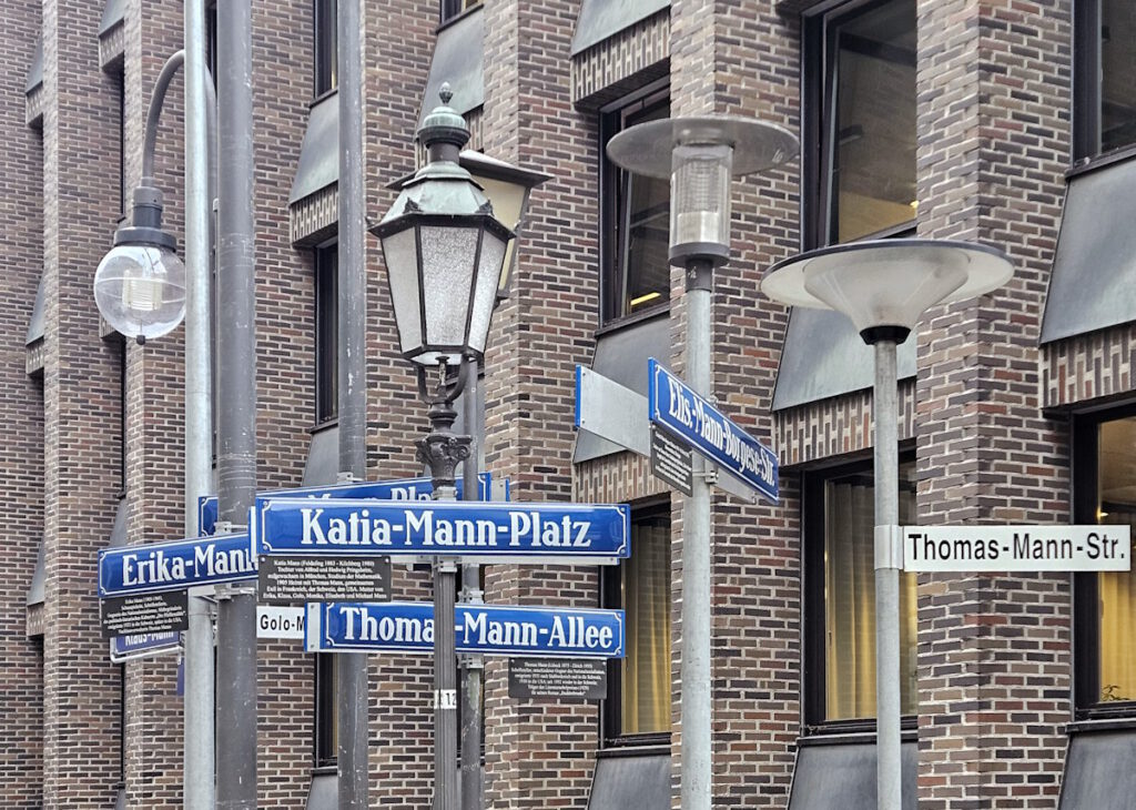 Albert Coers Straßen Namen Leuchten Denkmal Familie Mann