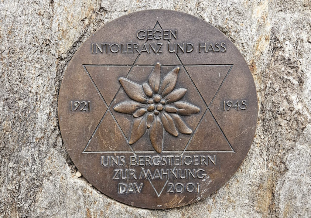 Alpines Museum München Gedenkstein gegen Intoleranz und Hass