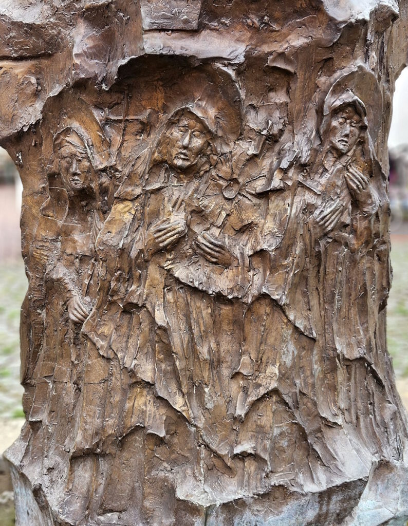 Max Faller Bronzesäule St. Klara
