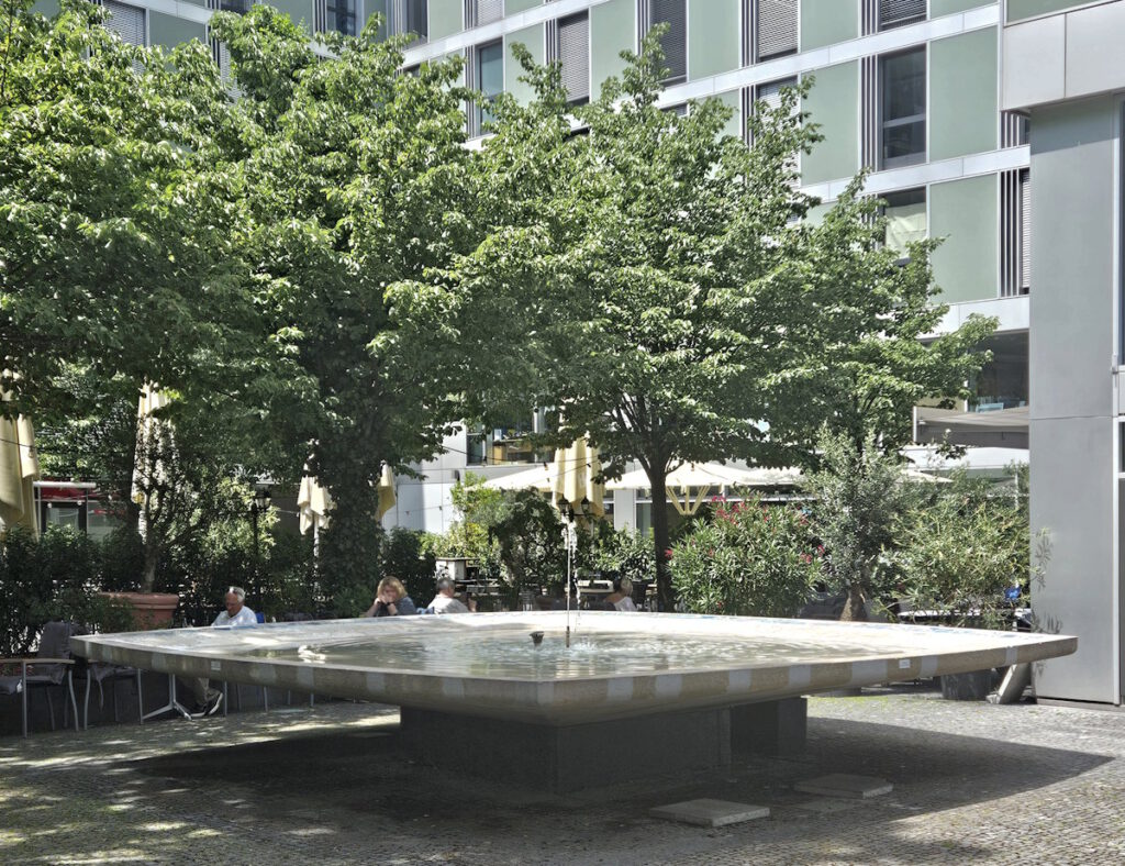 Brunnen Sonnenstraße 21