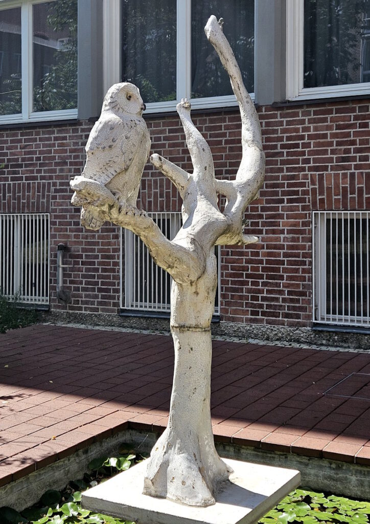 Josef Henselmann Eulen-Brunnen im Angerkloster
