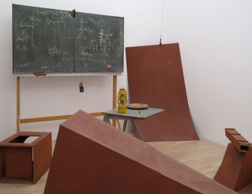 Joseph Beuys im Lenbachhaus: vor dem Aufbruch aus Lager I CLICK REFRESH