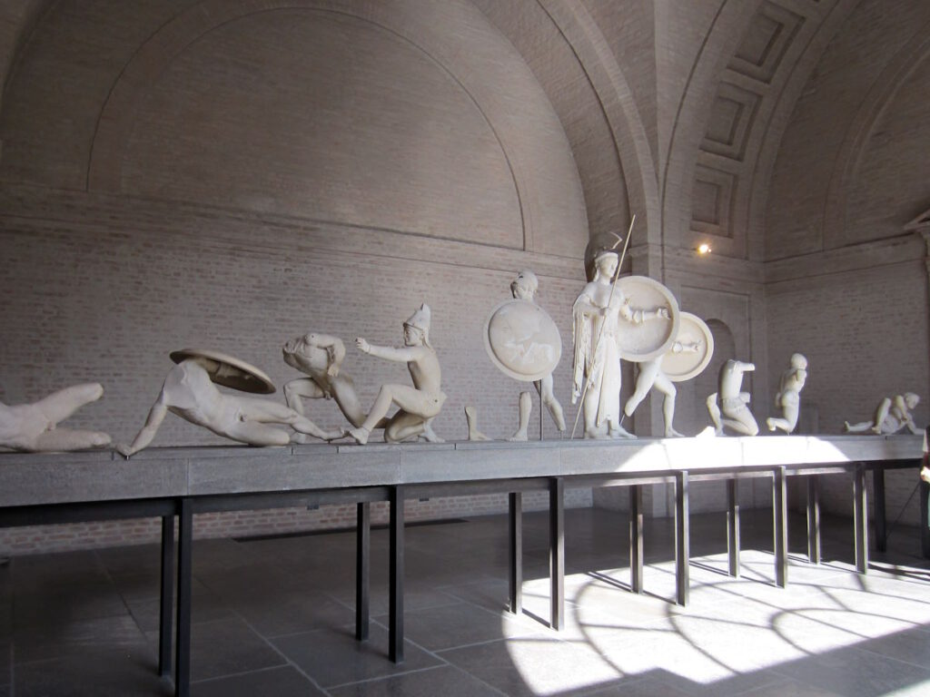 Glyptothek: Aphaiatempel CLICK REFRESH