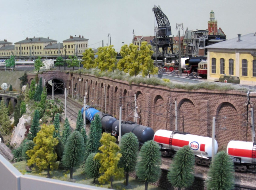 Modelleisenbahn CLICK REFRESH