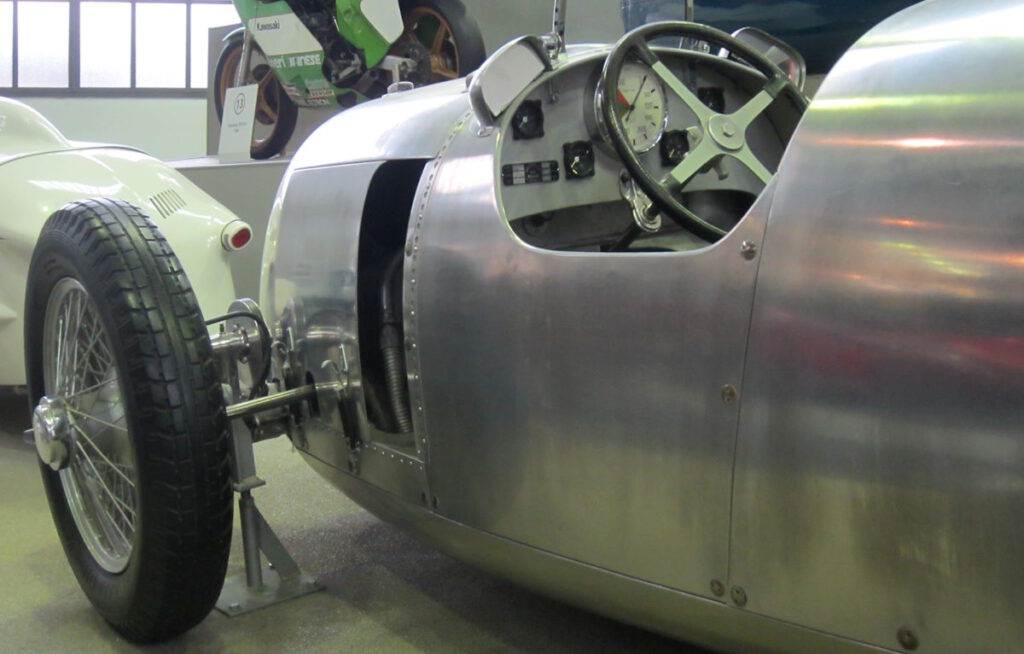 Mercedes-Benz 300 SLR CLICK REFRESH