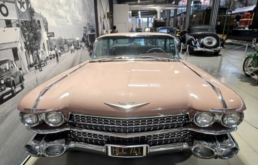 Cadillac CLICK REFRESH