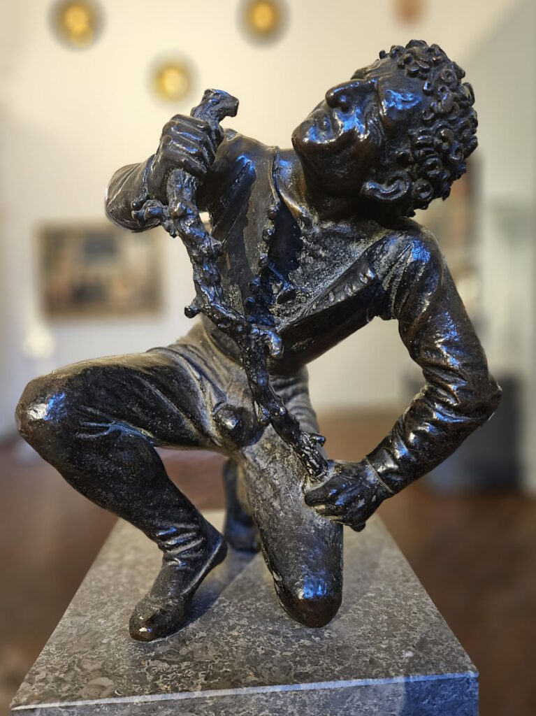 Bronzefigur Astbrecher CLICK REFRESH