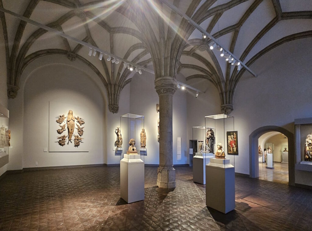 Riemenschneider-Saal im Bayerischen Nationalmuseum München CLICK REFRESH