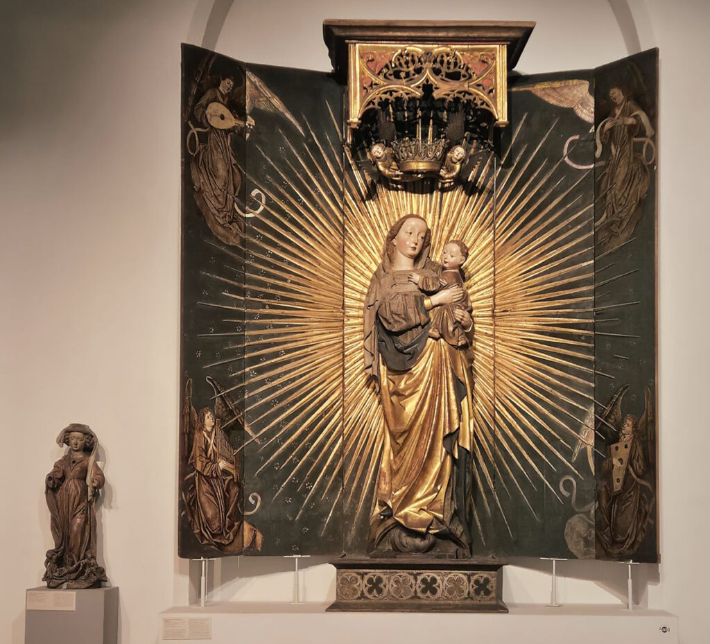 Gotik: Muttergottes im Strahlenkranz CLICK REFRESH