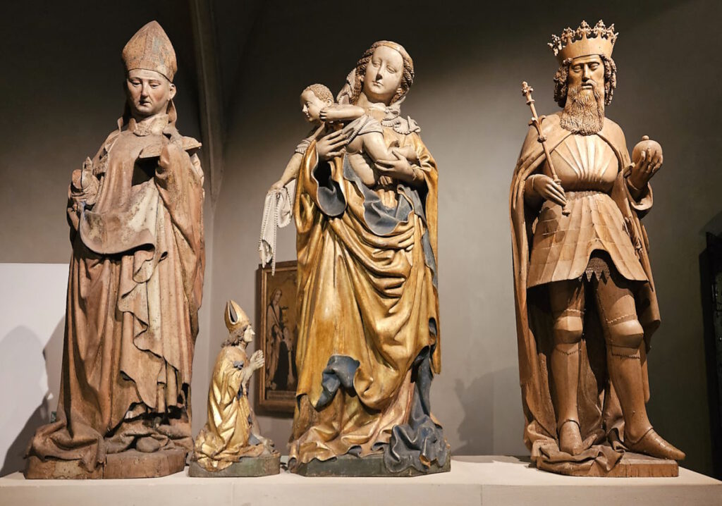 Gotische Figuren für den Freisinger Dom CLICK REFRESH