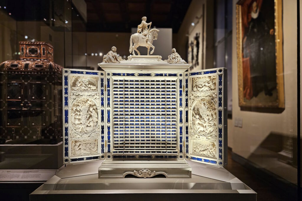 Bayerisches Nationalmuseum München: Münzschrein PRESS REFRESH