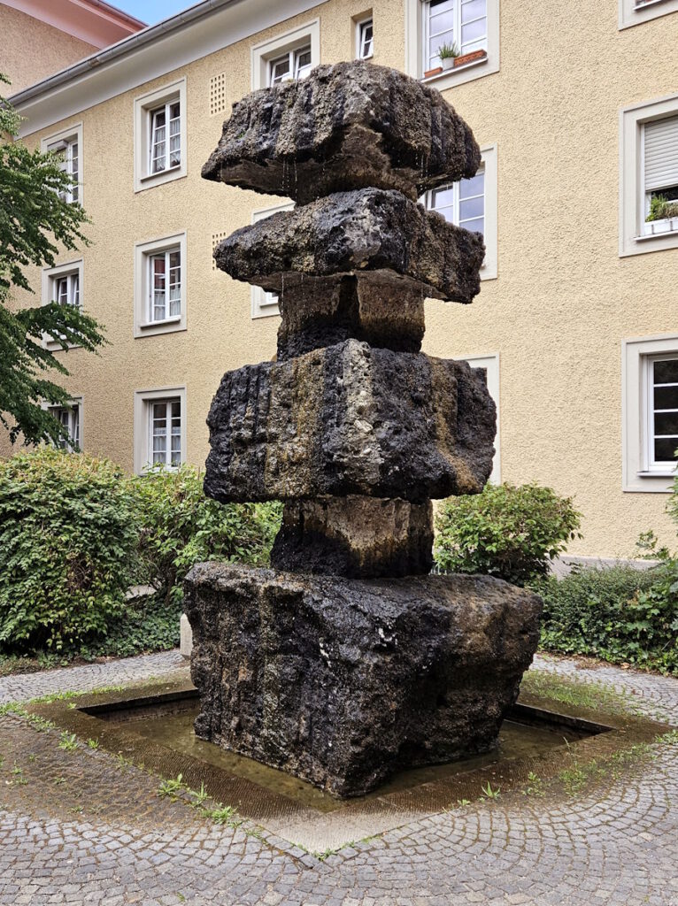 Max-von-Gruber-Gedenkbrunnen