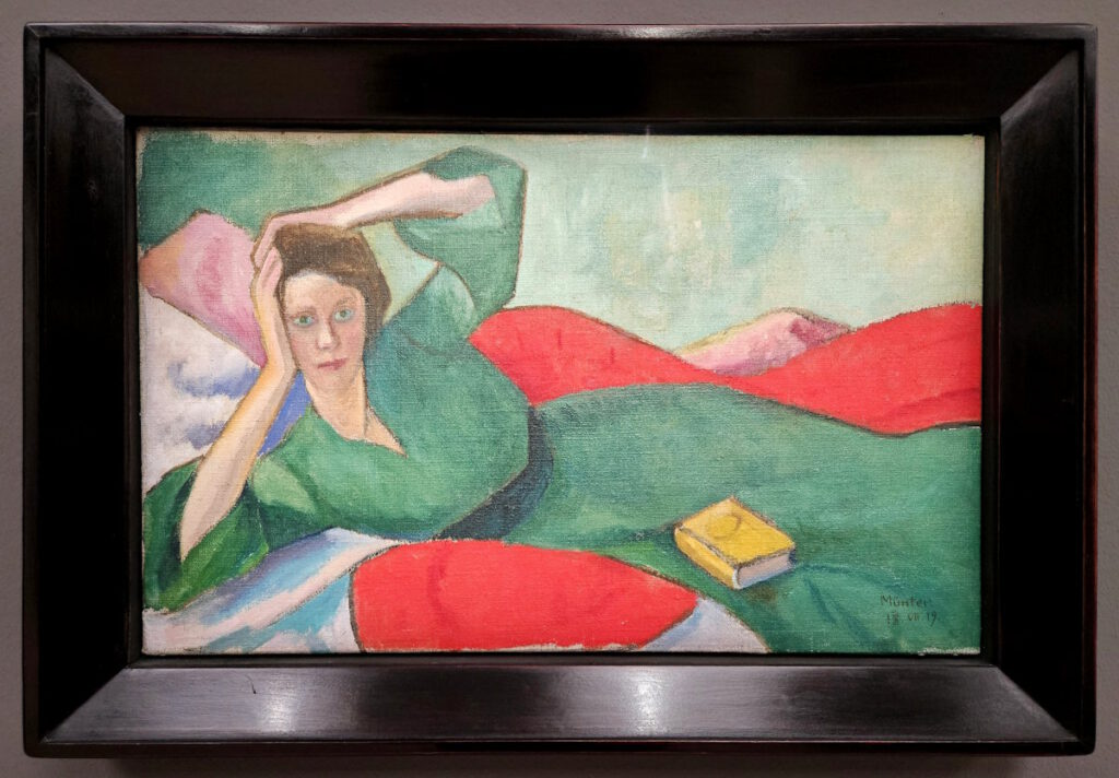 Gabriele Münter: Liegende Dame in Grün