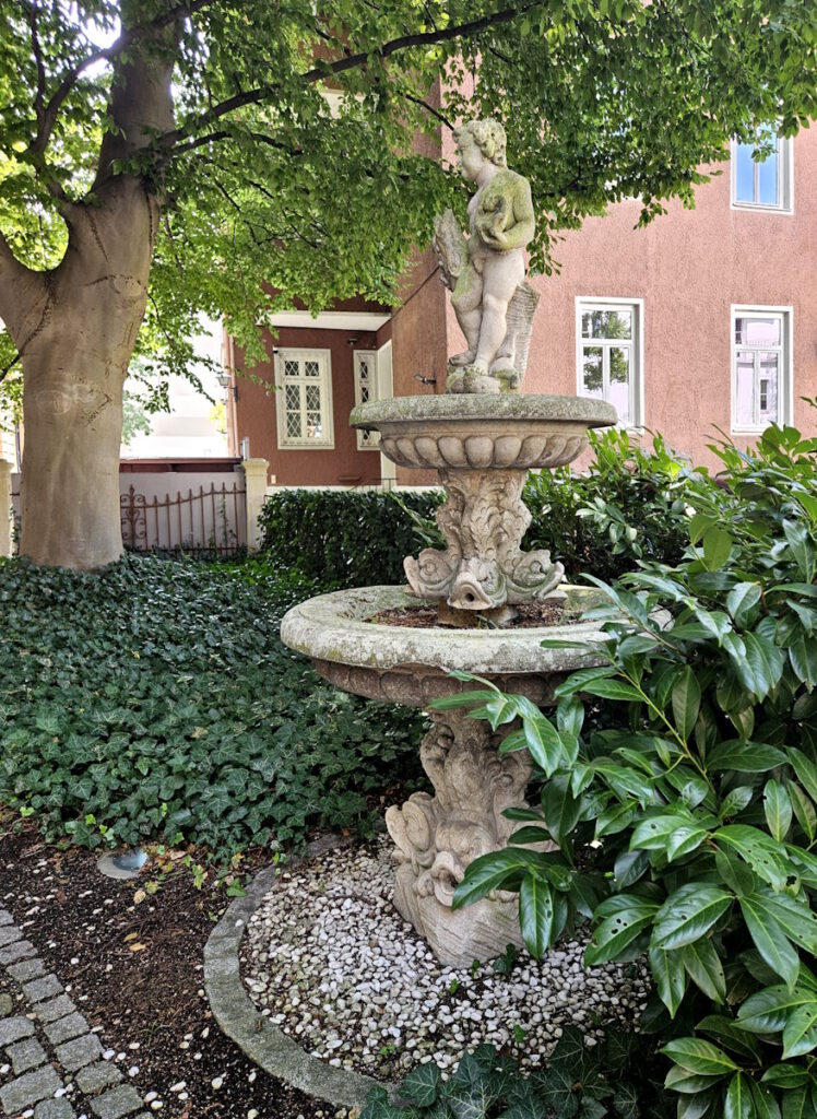 Brunnen an der Pettenkoferstraße