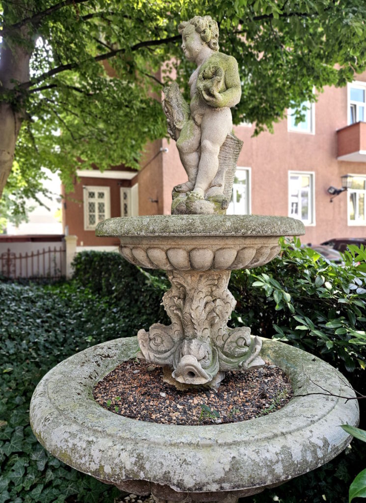 Brunnen an der Pettenkoferstraße