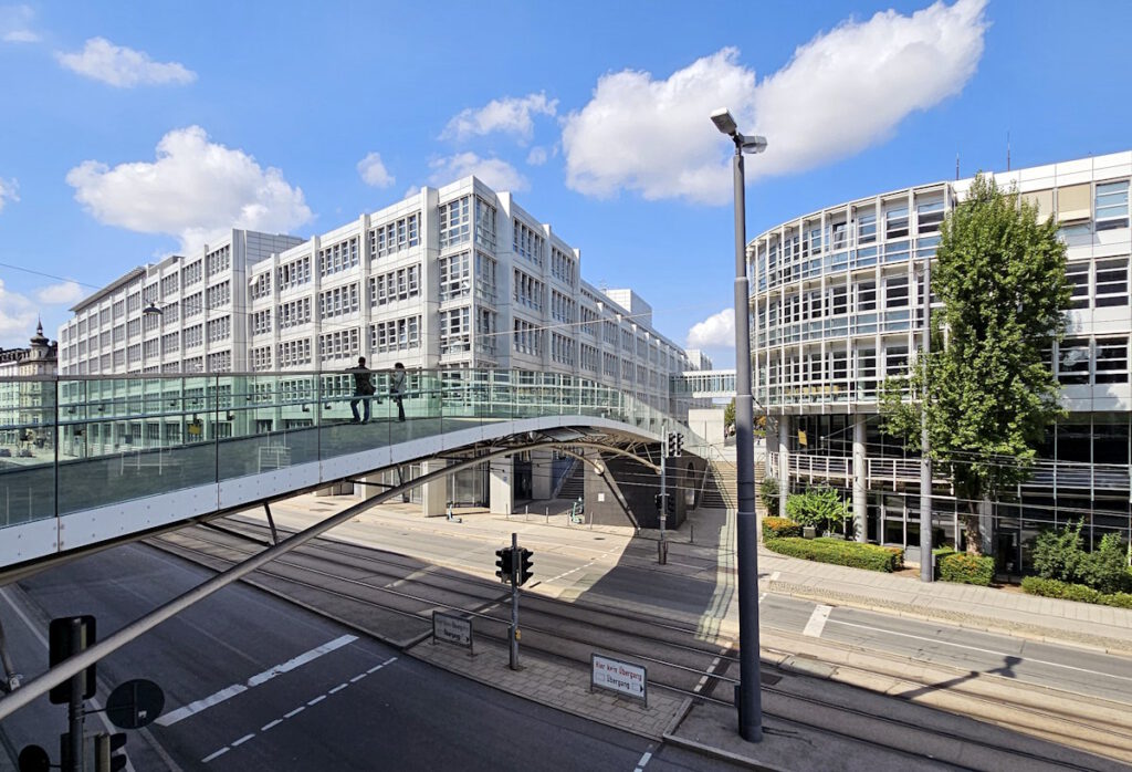 Kurt-Haertel-Passage Fußgängerbrücke