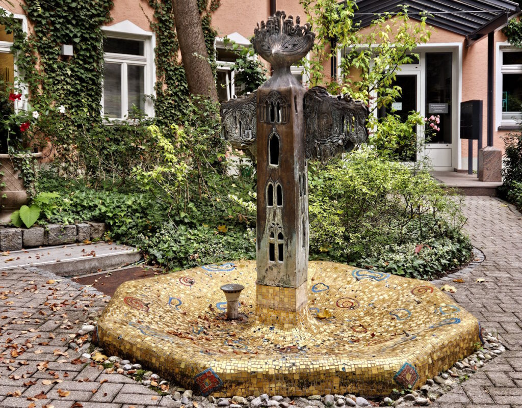 Antje Tesche-Mentzen Weltenvogel-Brunnen