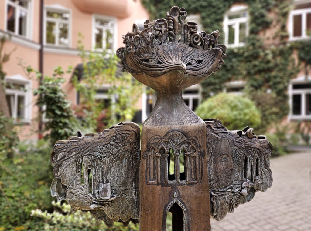 Antje Tesche-Mentzen Weltenvogel-Brunnen
