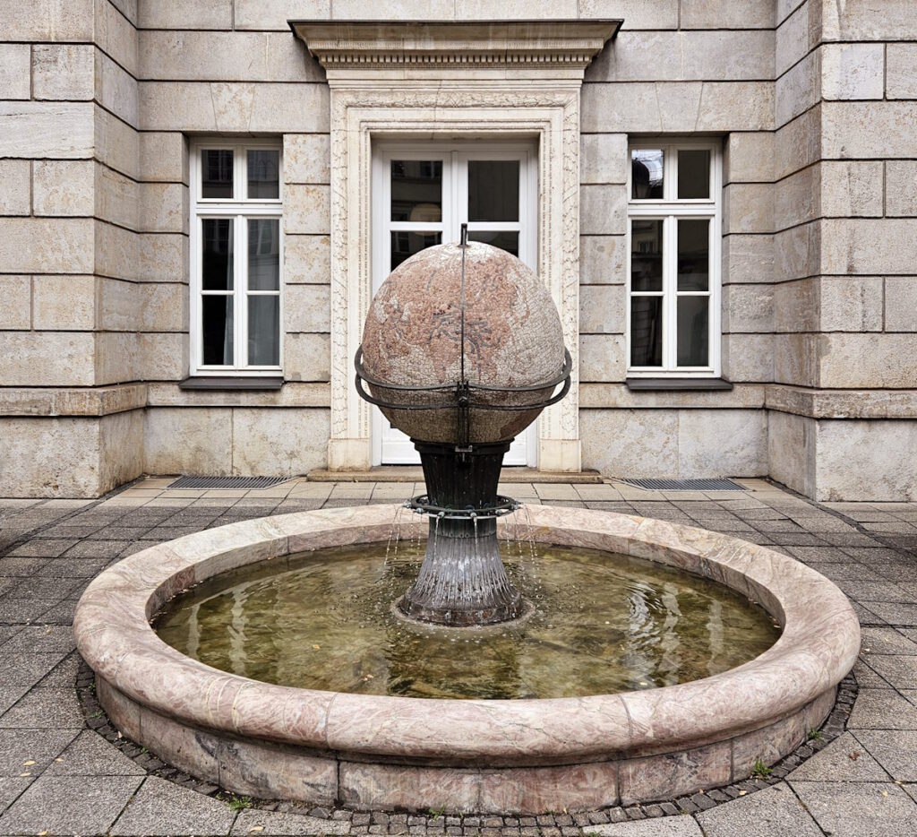 Werner Kranz: Globus-Brunnen