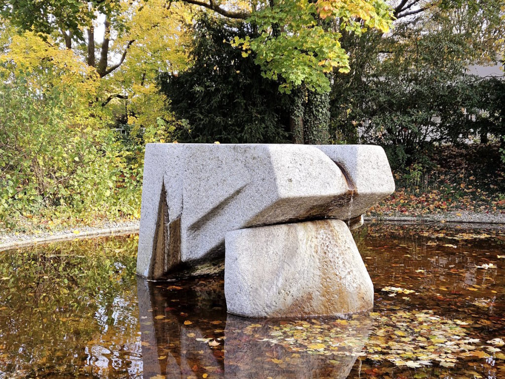 Josef Erber Brunnen vor dem Max-Planck-Institut