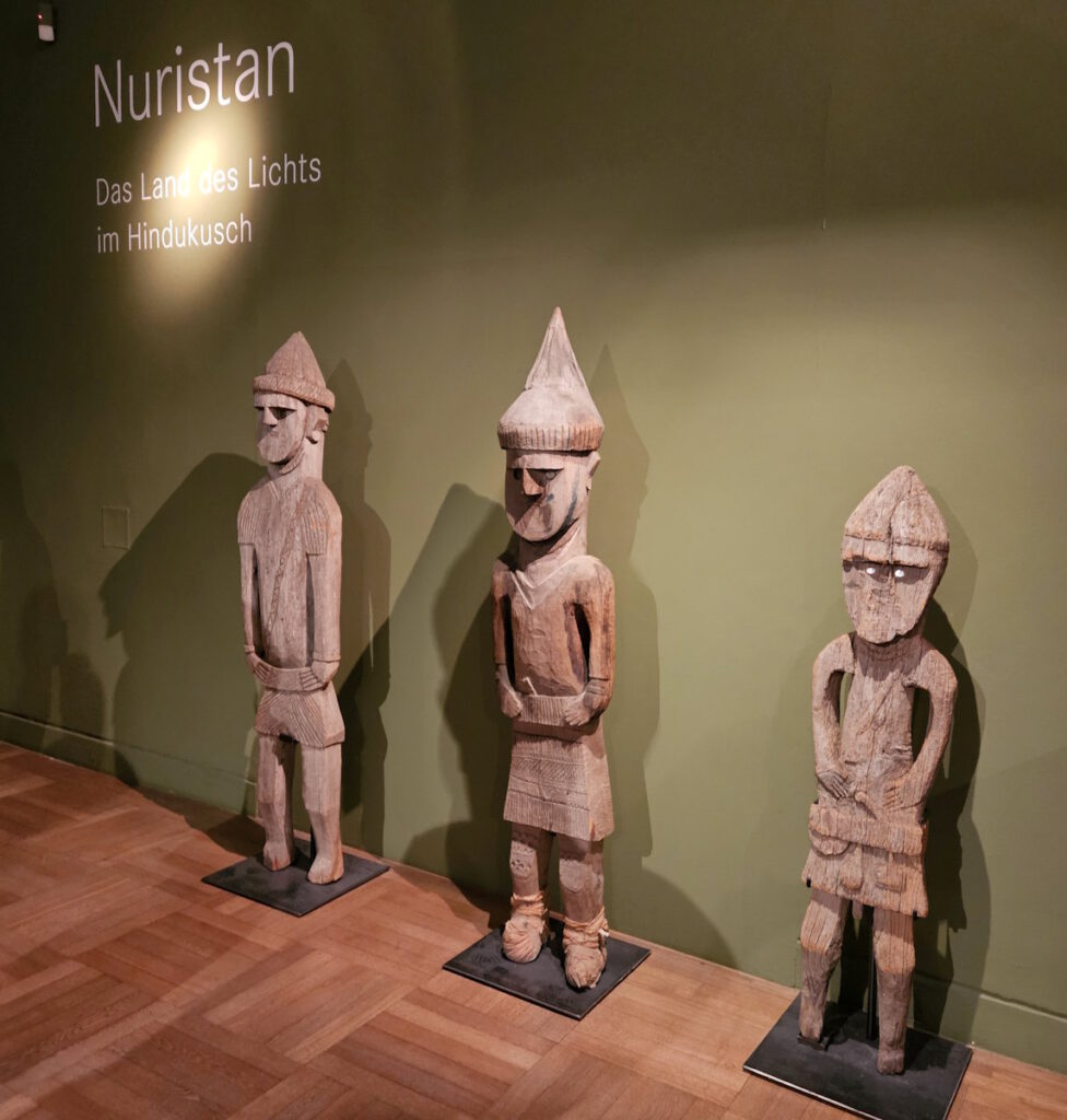 Nuristan Ahnenfiguren der Kalascha