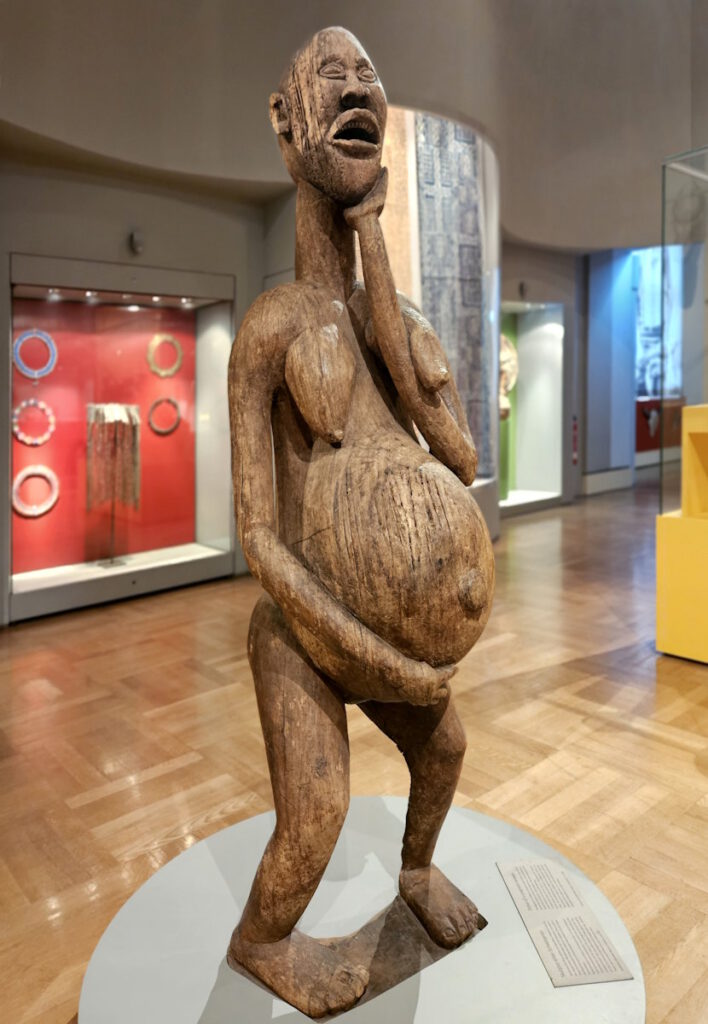 Skulptur einer Schwangeren